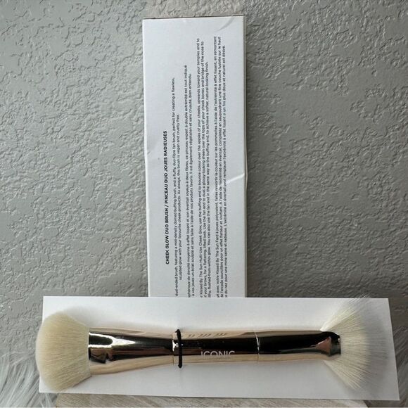 $11 πβIconicβ Cheek Glow Brush Duo π FULL SZ - Picture 3 of 5